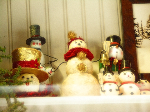 NY-Upper_Eastside-Madison_Avenue-Christmas_Windows-Candy-3.JPG