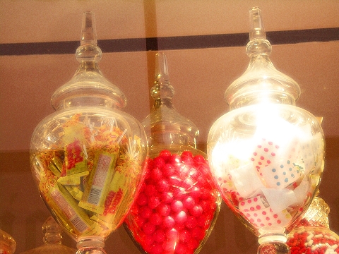 NY-Upper_Eastside-Madison_Avenue-Christmas_Windows-Candy-5.JPG