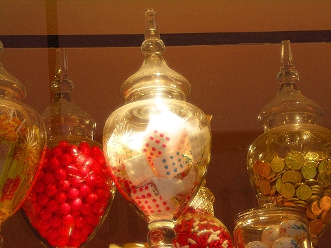 NY-Upper_Eastside-Madison_Avenue-Christmas_Windows-Candy-6.JPG