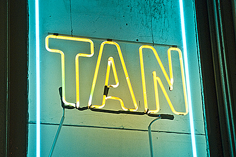 NY-Upper_Eastside_Nightshots-08-Tan-neon.jpg