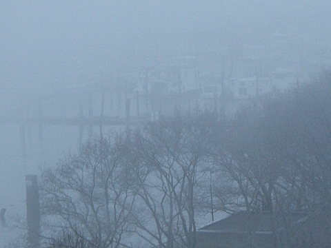 NY-Upper_Westside_Highway_and_The_George_Washington_Bridge_in_Fog01.JPG