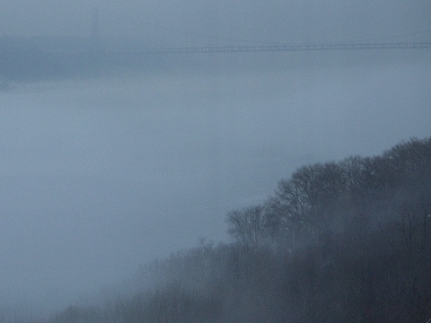 NY-Upper_Westside_Highway_and_The_George_Washington_Bridge_in_Fog03.JPG