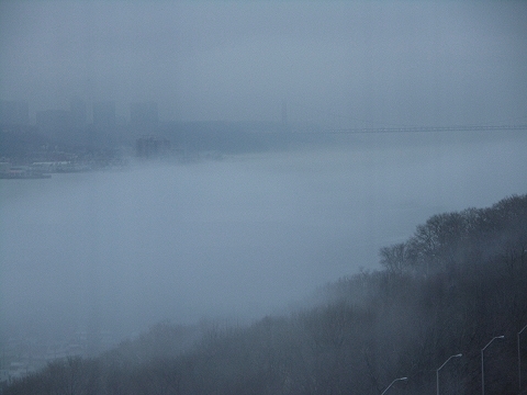 NY-Upper_Westside_Highway_and_The_George_Washington_Bridge_in_Fog04.JPG
