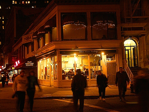 NY-Upper_Westside-Restaurants-Christmas-2007-04-Silver_Moon_Bakery.JPG