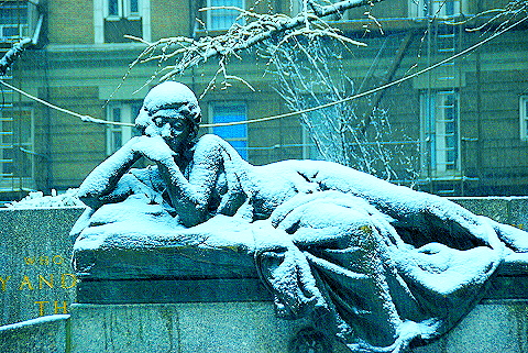 NY-Upper_Westside_Snow_Storm-23-Isidor_and_Ida_Strauss_Memorial.JPG