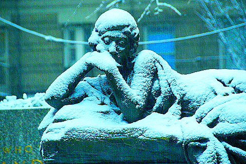 NY-Upper_Westside_Snow_Storm-24-Isidor_and_Ida_Strauss_Memorial.JPG