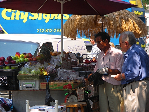 NY-Upper_westside_Street_Vendors-Columbus_Avenue-Broadway-08.JPG