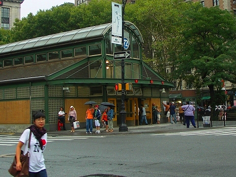 NY-w72nd_Street_Subway_Station-1-2-3_lines-08.JPG