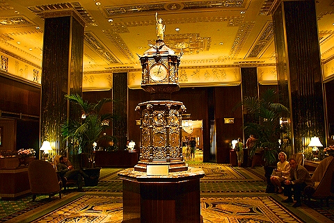 http://www.z-mation.com/phpbb/files/ny_waldorf_astoria_lobby_and_clock_8_856.jpg