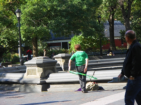 NY-Washington_Square_Park-Hula_Hoop-02.JPG
