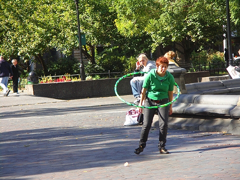 NY-Washington_Square_Park-Hula_Hoop-07.JPG