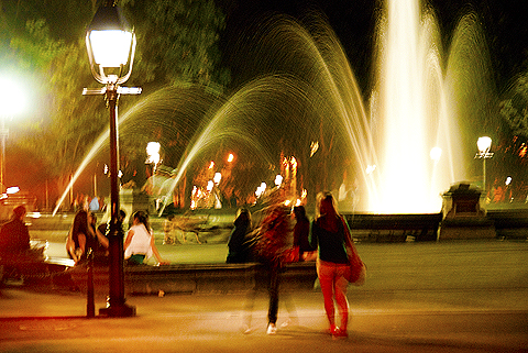 NY_Washington_Square-People_Watching_at_Night03.jpg