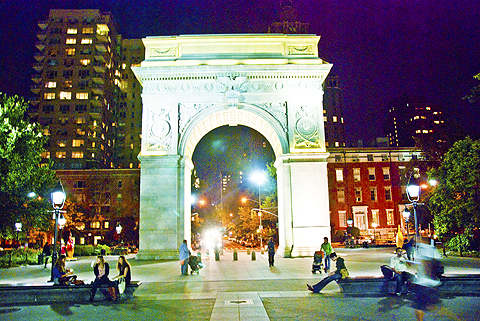 NY_Washington_Square-People_Watching_at_Night19.jpg