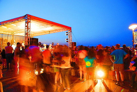 NY-West_70th_St_Pier-Acoustic_Sundays- (8).JPG