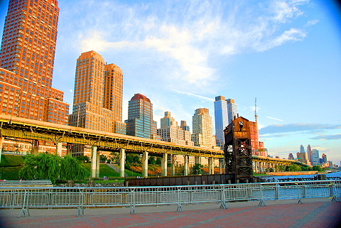 NY-West_70th_Street_Pier-12-Trump_Place_Moon.JPG