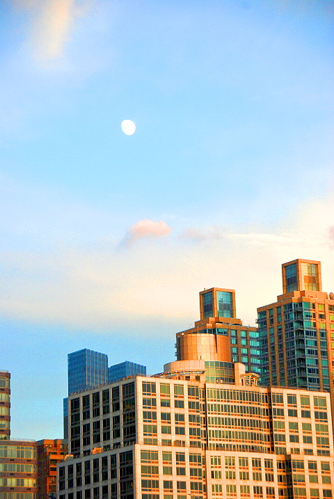 NY-West_70th_Street_Pier-15-Trump_Place_Moon.JPG