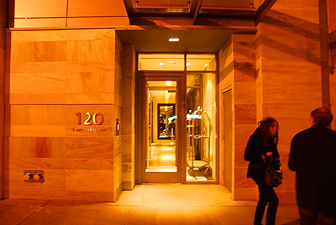 NY-West_72nd_and_Columbus-storefronts-windows-11.JPG