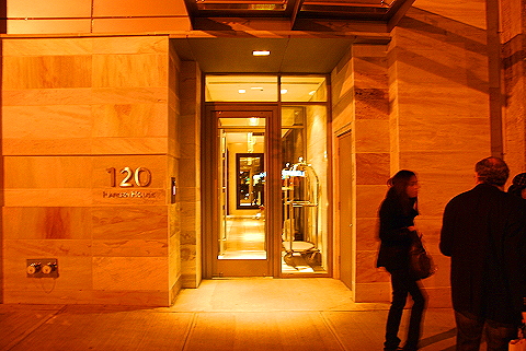 NY-West_72nd_and_Columbus-storefronts-windows-12.JPG