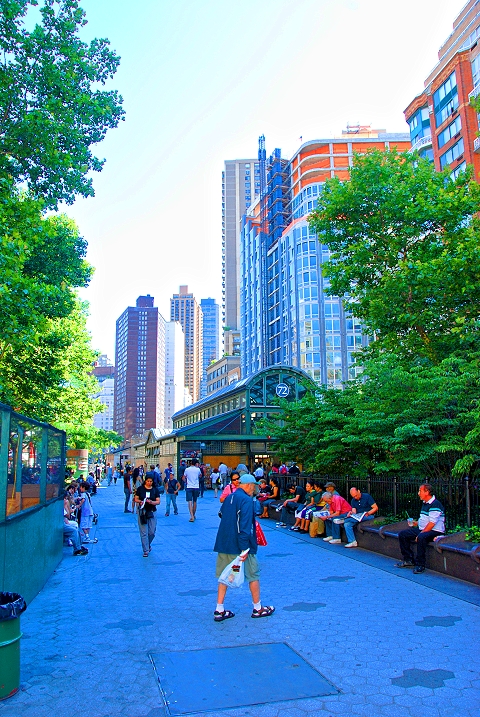 NY-West_72nd_Street_Subway-promenade-3.JPG