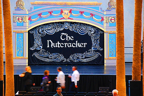 NY-Wintergarden-World_Financial_Center04-The_Nutcracker.JPG