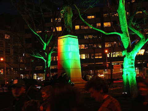 NY-Winters_Eve_at_Lincoln_Square-Lincoln_Center_Christmas_Tree_Lighting-0108.JPG
