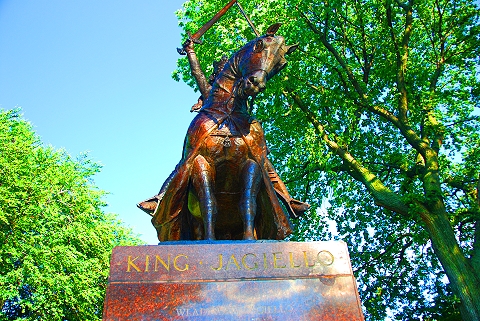 NY-Wladyslaw_Jagiello-King_of_Poland-Statue-06.JPG