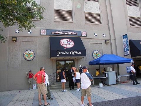NY-Yankee_Stadium-Sunday_at_the_Park02.JPG