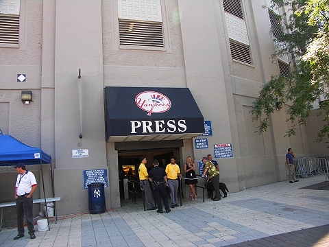 NY-Yankee_Stadium-Sunday_at_the_Park03.JPG
