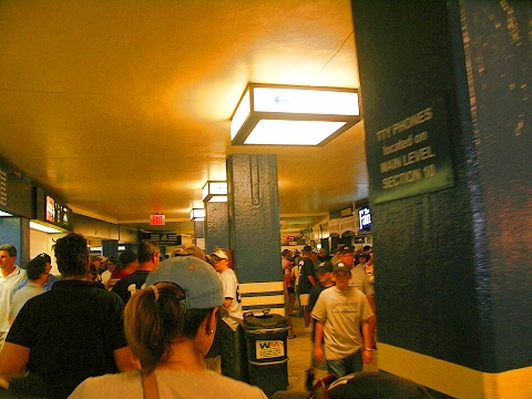 NY-Yankee_Stadium-Sunday_at_the_Park04.JPG