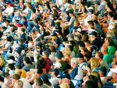 NY-Yankees_Stadium-Crowds-09.JPG