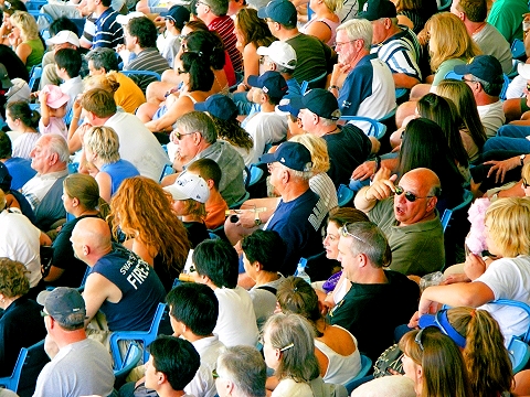 NY-Yankees_Stadium-Crowds-10.JPG
