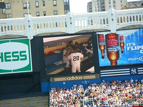 NY-Yankees_Stadium-Signs_and_Scoreboard-05.JPG
