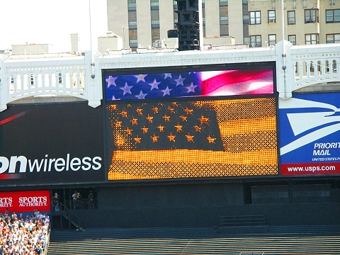 NY-Yankees_Stadium-Signs_and_Scoreboard-08.JPG