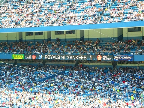 NY-Yankees_Stadium-Signs_and_Scoreboard-09.JPG