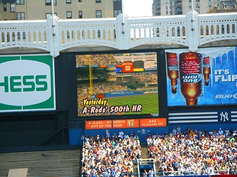 NY-Yankees_Stadium-Signs_and_Scoreboard-10.JPG