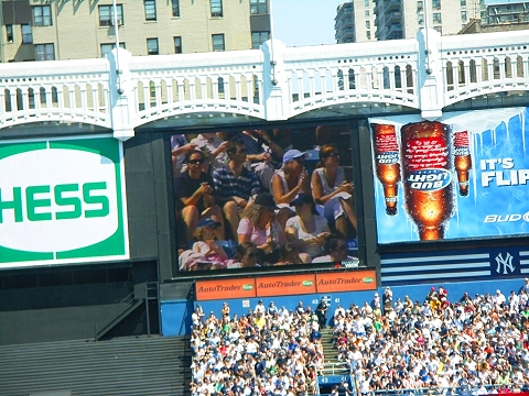 NY-Yankees_Stadium-Signs_and_Scoreboard-13.JPG