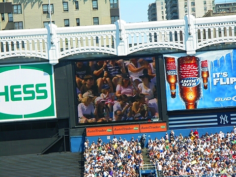 NY-Yankees_Stadium-Signs_and_Scoreboard-17.JPG
